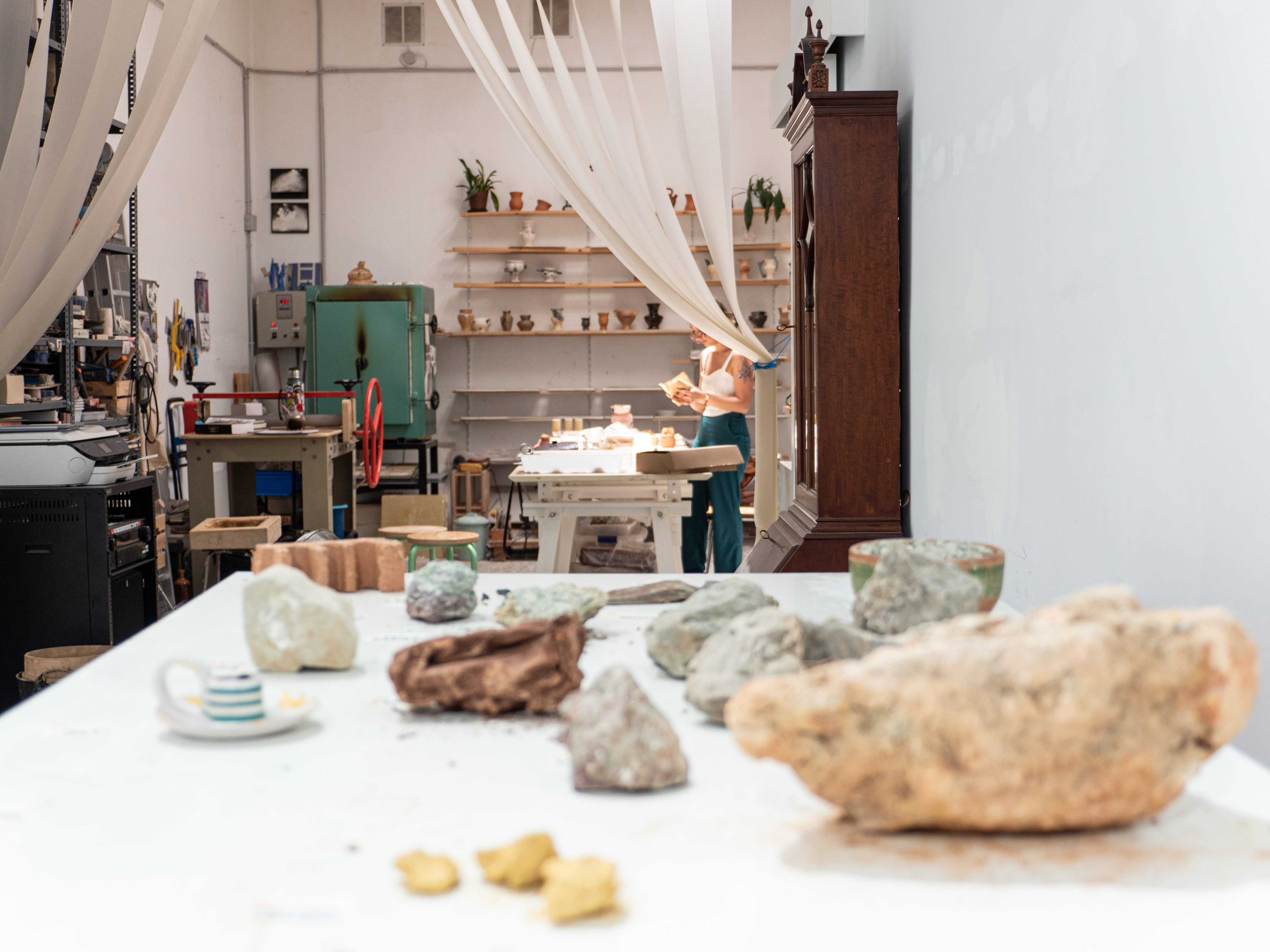 Materiales y procesos de un laboratorio de arcillas urbanas
