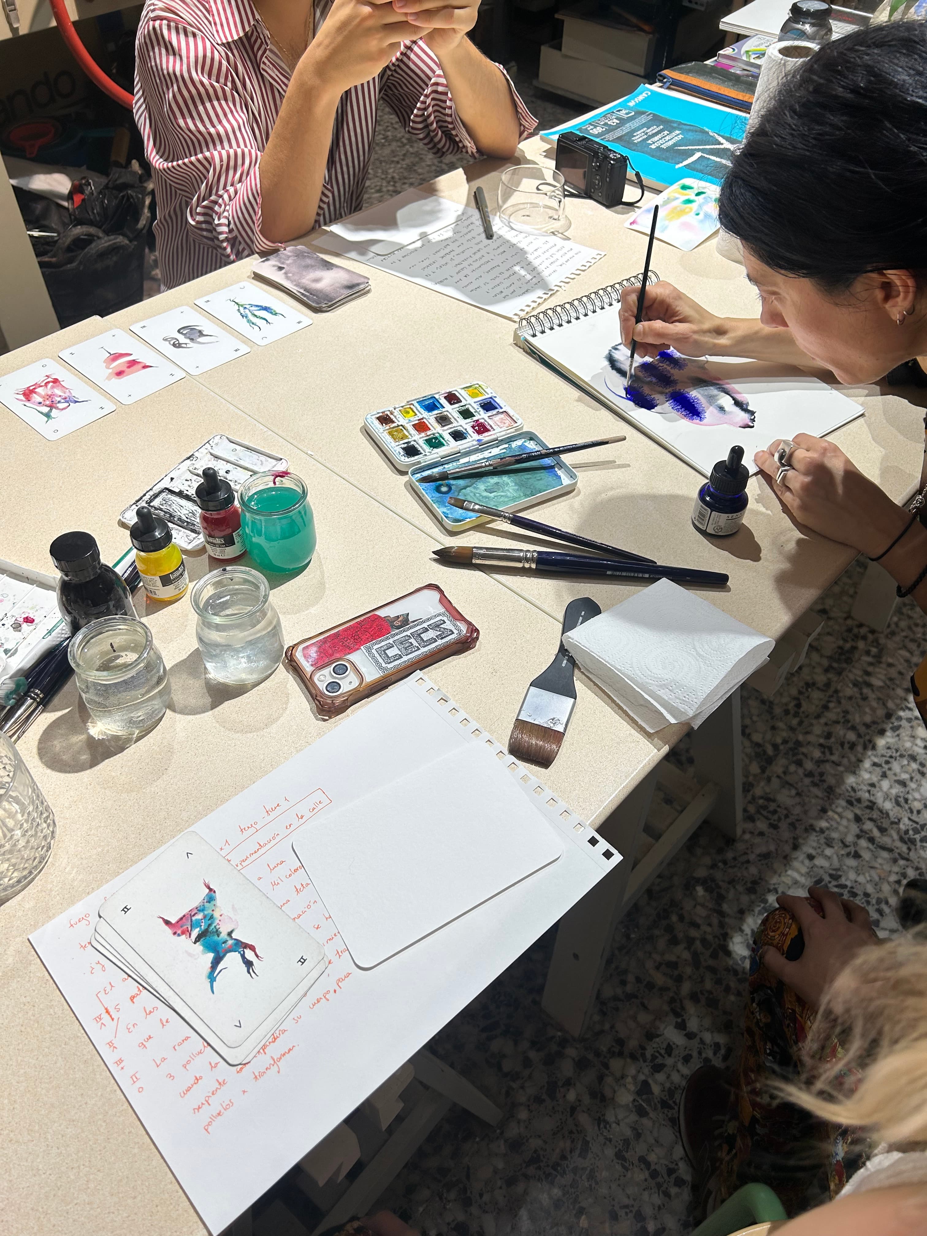 Proceso colectivo de dibujo, escritura y acuarela